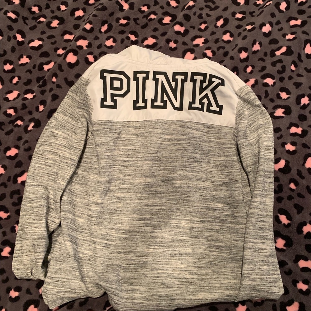Lightweight vs pink pullover - Picture 2 of 2